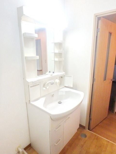 洗面設備　★便利な洗面台鏡つき★