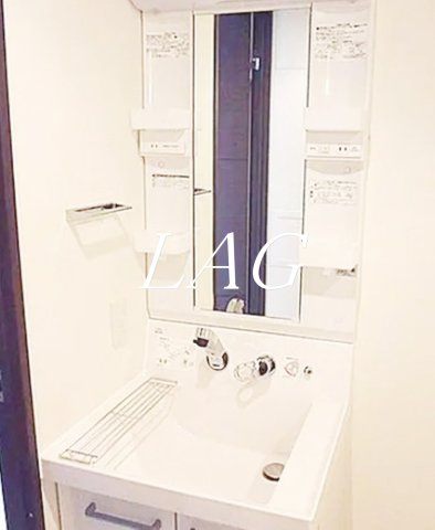 洗面設備　独立洗面台になります。