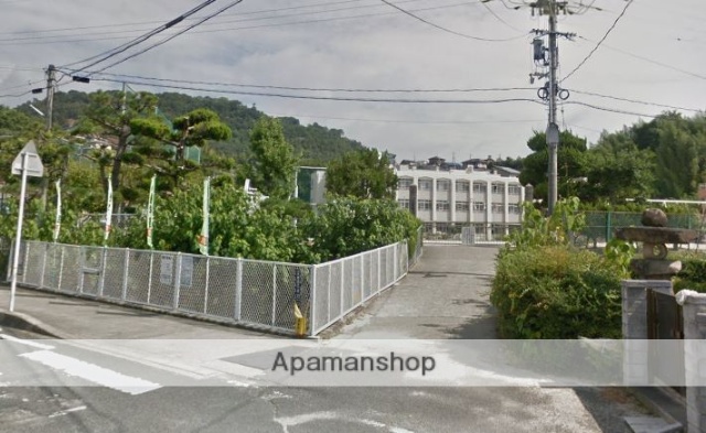 小学校　本郷小学校（小学校）まで416m