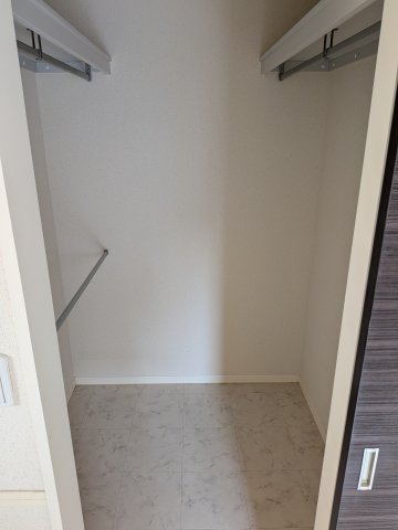 収納　お洋服もたくさんしまえます