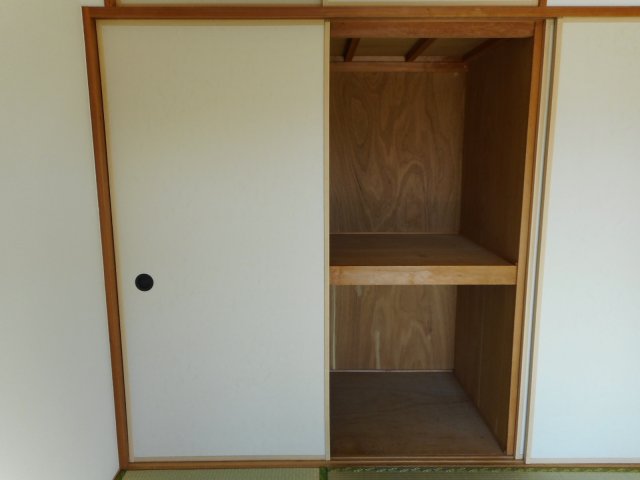収納　4階別室の参考写真です。現況を優先します。（406）