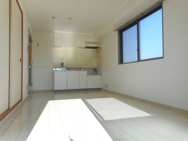 居室・リビング　4階別室の参考写真です。現況を優先します。（406）