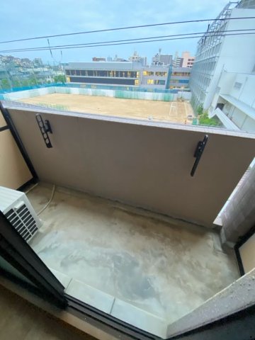 バルコニー　開放的で明るい空間を演出してくれるバルコニーです