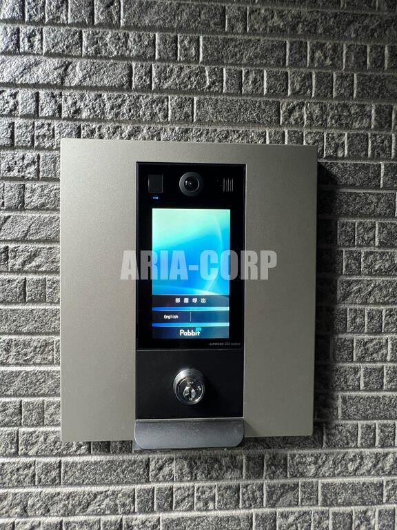 エントランス　（同仕様）不在時に役立つ宅配ボックス付き♪