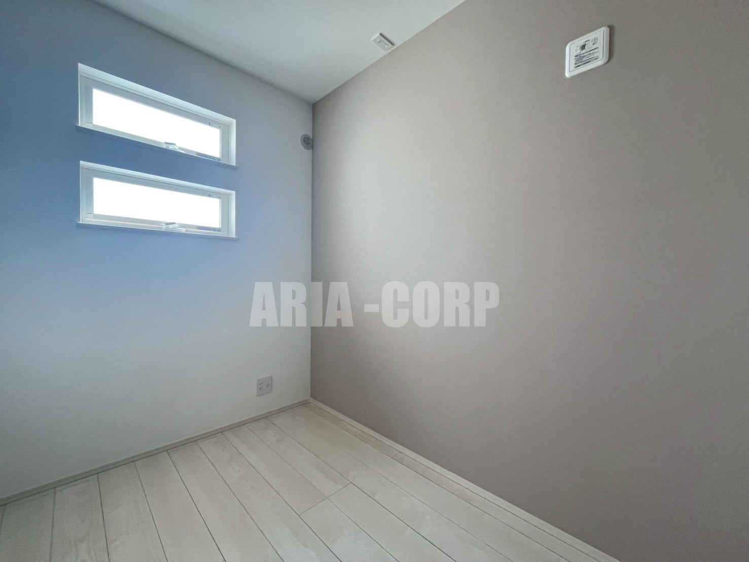 その他部屋・スペース　（同仕様）寝室。柱の張りもなく家具の設置も困りません♪