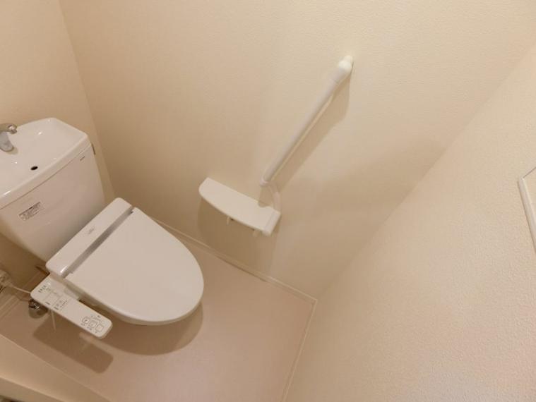 トイレ　別部屋写真参照