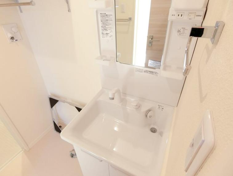 洗面設備　別部屋写真参照