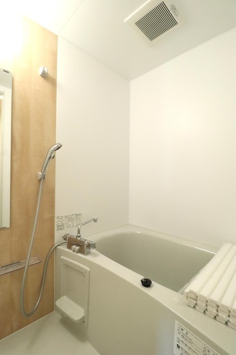 バス・シャワールーム　清潔感のあるお風呂