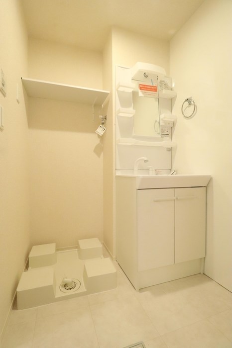 洗面設備　シャワー付き洗面台