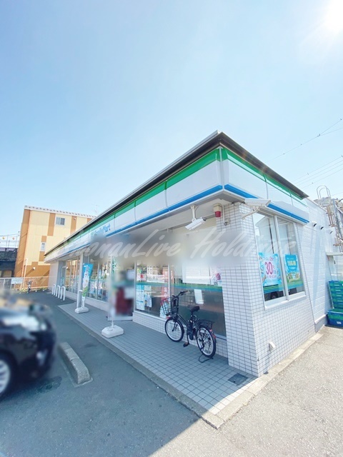 コンビニ　ファミリーマート 鵠沼海岸七丁目店（コンビニ）まで695m