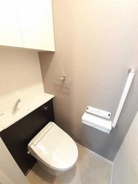 トイレ　温水洗浄便座