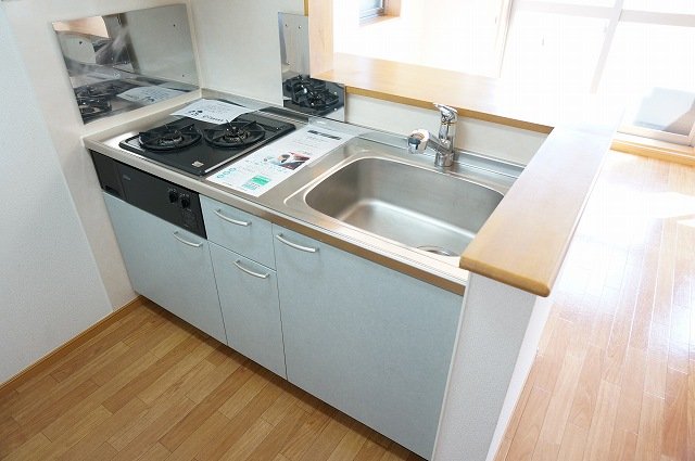 キッチン　コンパクトなキッチンで掃除もラクラク