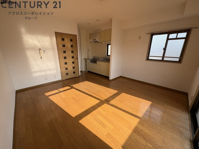 居室・リビング　2面採光の明るいお部屋です