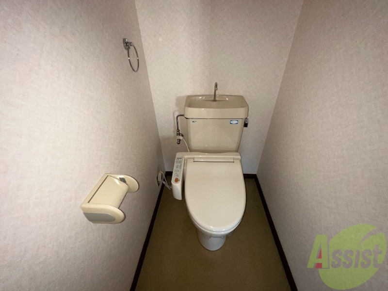 トイレ　温水洗浄便座付きのトイレは、使用しやすくうれしいですね。