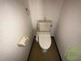 トイレ　温水洗浄便座付きのトイレは、使用しやすくうれしいですね。