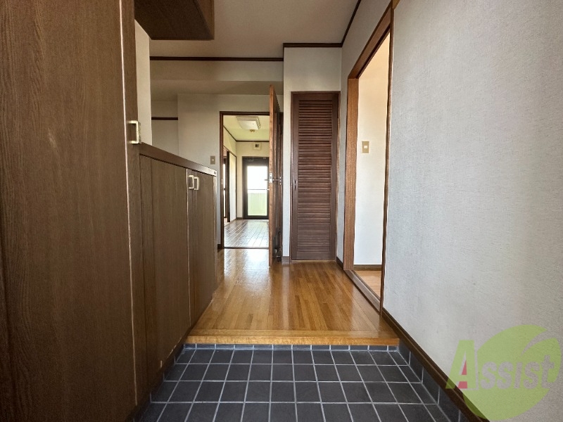 玄関　玄関でございます。毎日の出入りはこちらから。