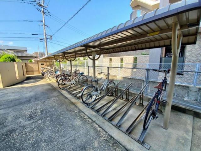 その他共有部分　【駐輪場】広々、駐輪スペース。