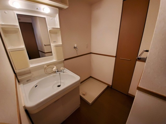 洗面設備　【脱衣場】収納スペースもあり、とっても広いですよ。