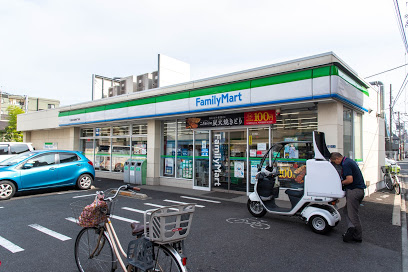 コンビニ　ファミリーマート（コンビニ）まで581m