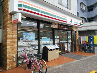 コンビニ　セブンイレブン（コンビニ）まで535m