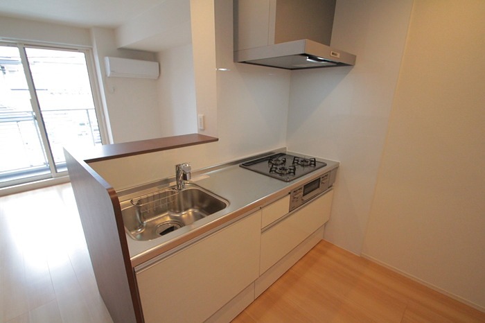 キッチン　3口コンロ・グリル付きです★