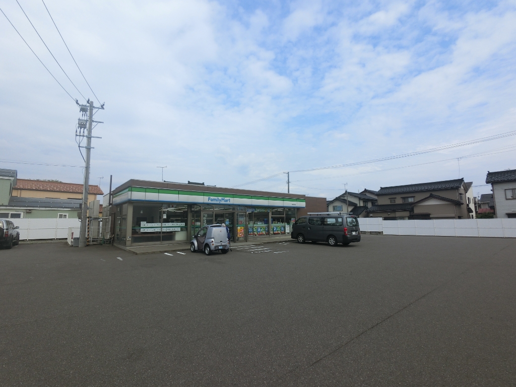 コンビニ　ファミリーマート 柏崎比角店（コンビニ）まで442m