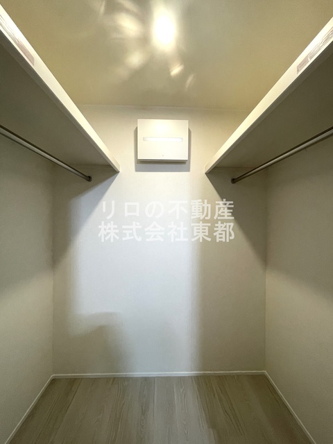 収納　奥行のあるウォークインクローゼットならお荷物多い方でも安心☆