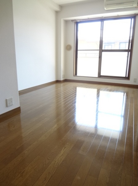 居室・リビング　開放感のあるゆったりとしたお部屋です♪