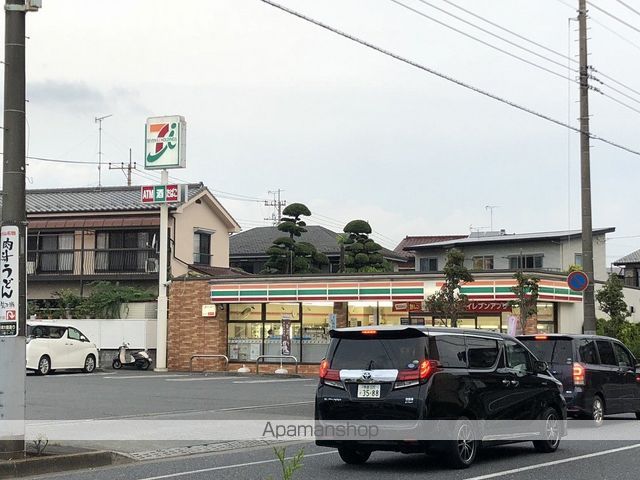 コンビニ　セブンイレブン（コンビニ）まで737m