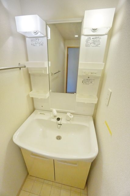 洗面設備　別部屋参考写真です