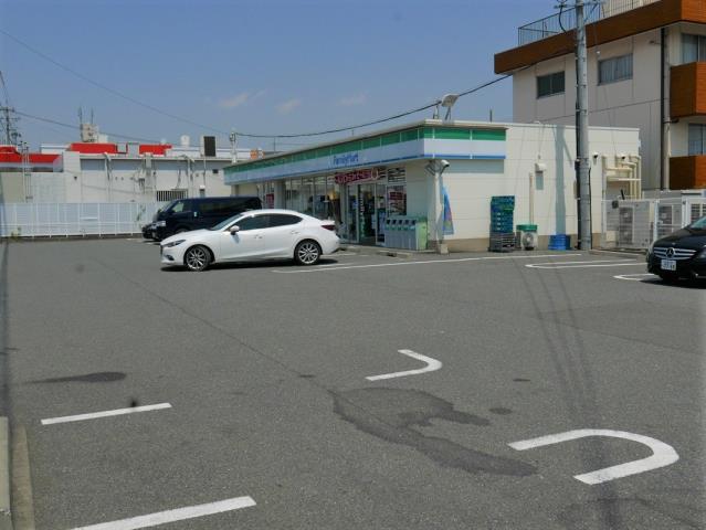 コンビニ　ファミリーマート大府共和インター店（コンビニ）まで738m