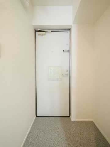 玄関　お電話でお問合せのお客様を対象に初期費用割引中。