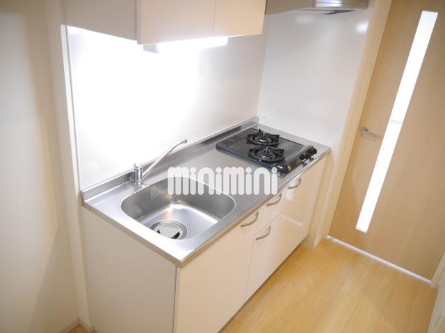 キッチン　２口コンロ、調理スペースもしっかりあります