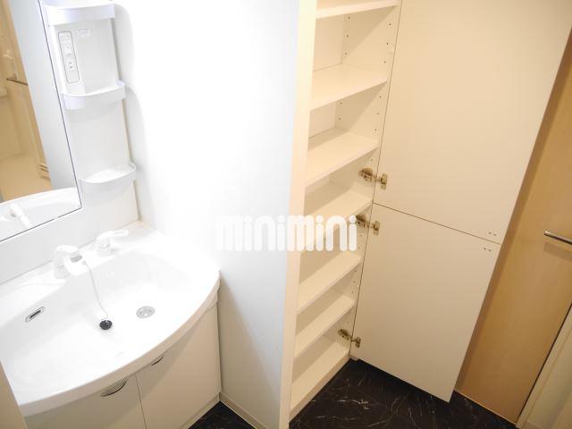 洗面設備　洗面横の収納ってあると本当に便利！