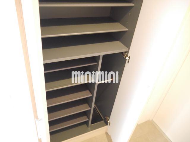 玄関　たっぷり入るシューズボックス！