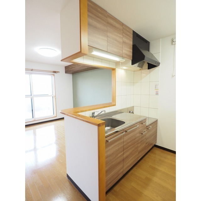 キッチン　※参考。写真は３０３号同タイプ。