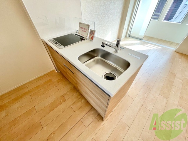 キッチン　キッチンはＩＨコンロがビルトイン。シンクもピカピカ！