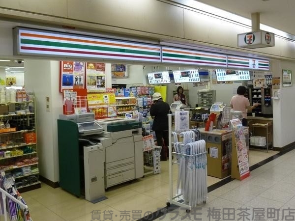 コンビニ　セブンイレブン　大阪駅前第3ビル店（コンビニ）まで887m