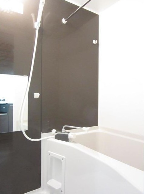 バス・シャワールーム　清潔感のあるバスルーム