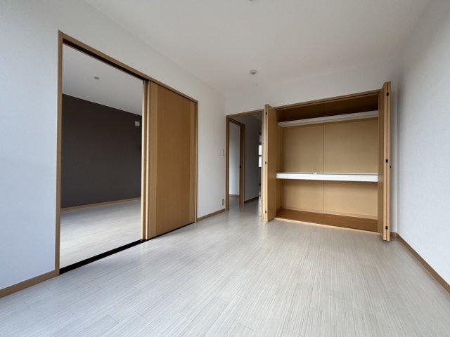 居室・リビング　こちらの居間で趣味の時間をお楽しみください