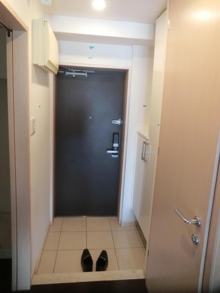 玄関　下駄箱完備