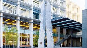 図書館　國學院大学図書館（図書館）まで421m