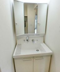 洗面設備　独立洗面台で身支度をすべて済ませてしまいましょう