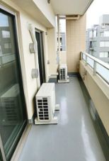 バルコニー　暖かな日差しのふりそそぐバルコニー