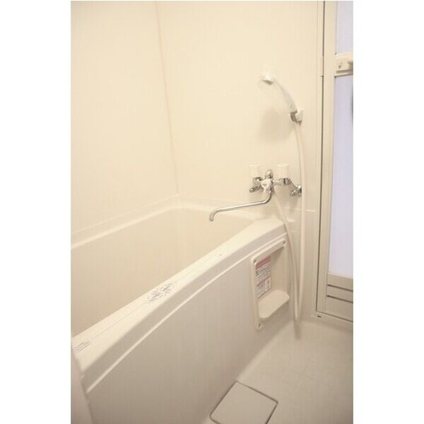 バス・シャワールーム　落ち着いた空間のお風呂です