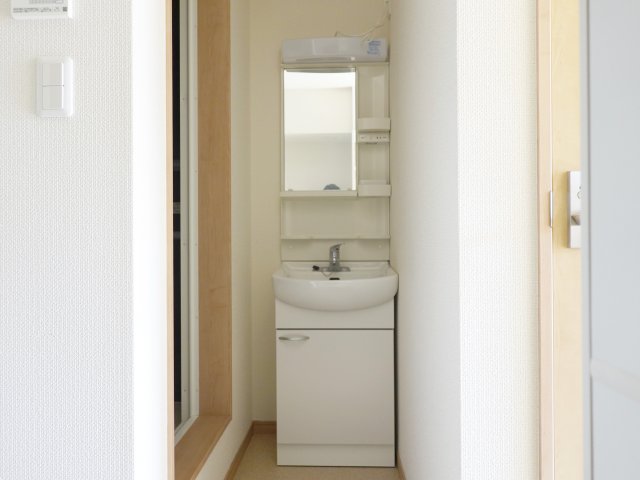 洗面設備　別部屋同タイプ