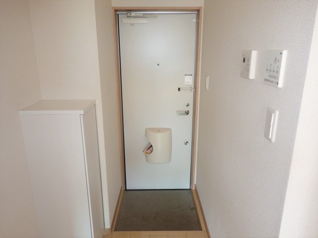 玄関　別部屋同タイプ