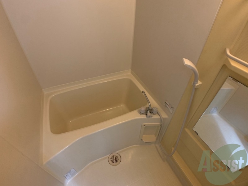 バス・シャワールーム　お風呂は日々の疲れをリフレッシュできる広さがありますね。