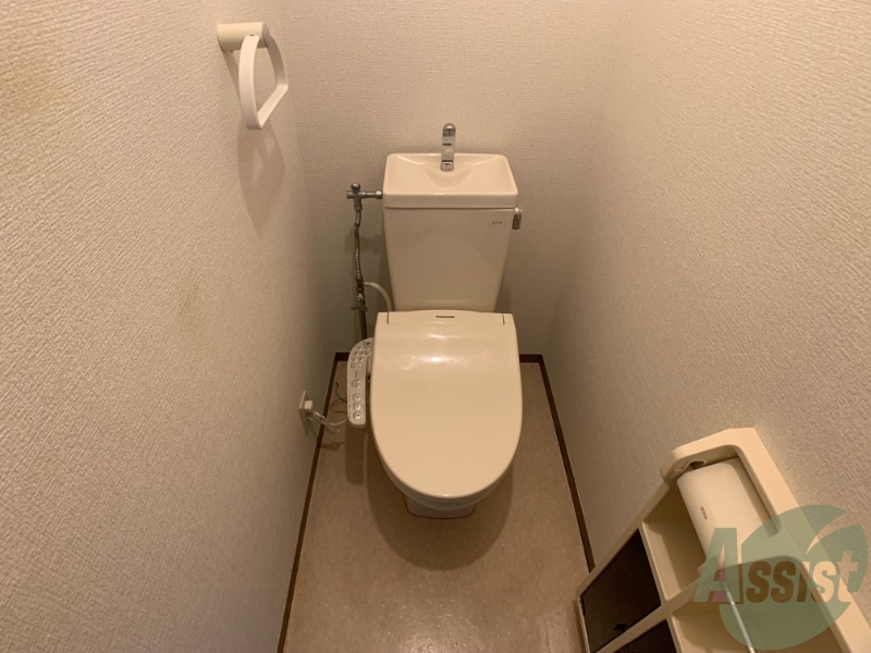 トイレ　温水洗浄便座付きのトイレは、使用しやすくうれしいですね。