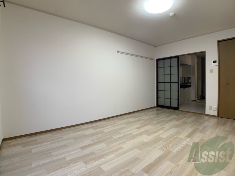 その他部屋・スペース　ベッドを置いても広々使えそうな寝室スペースですね。